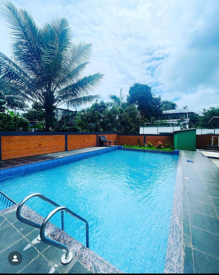 Sky Blue Homestay With Pool 비티리 외부 사진