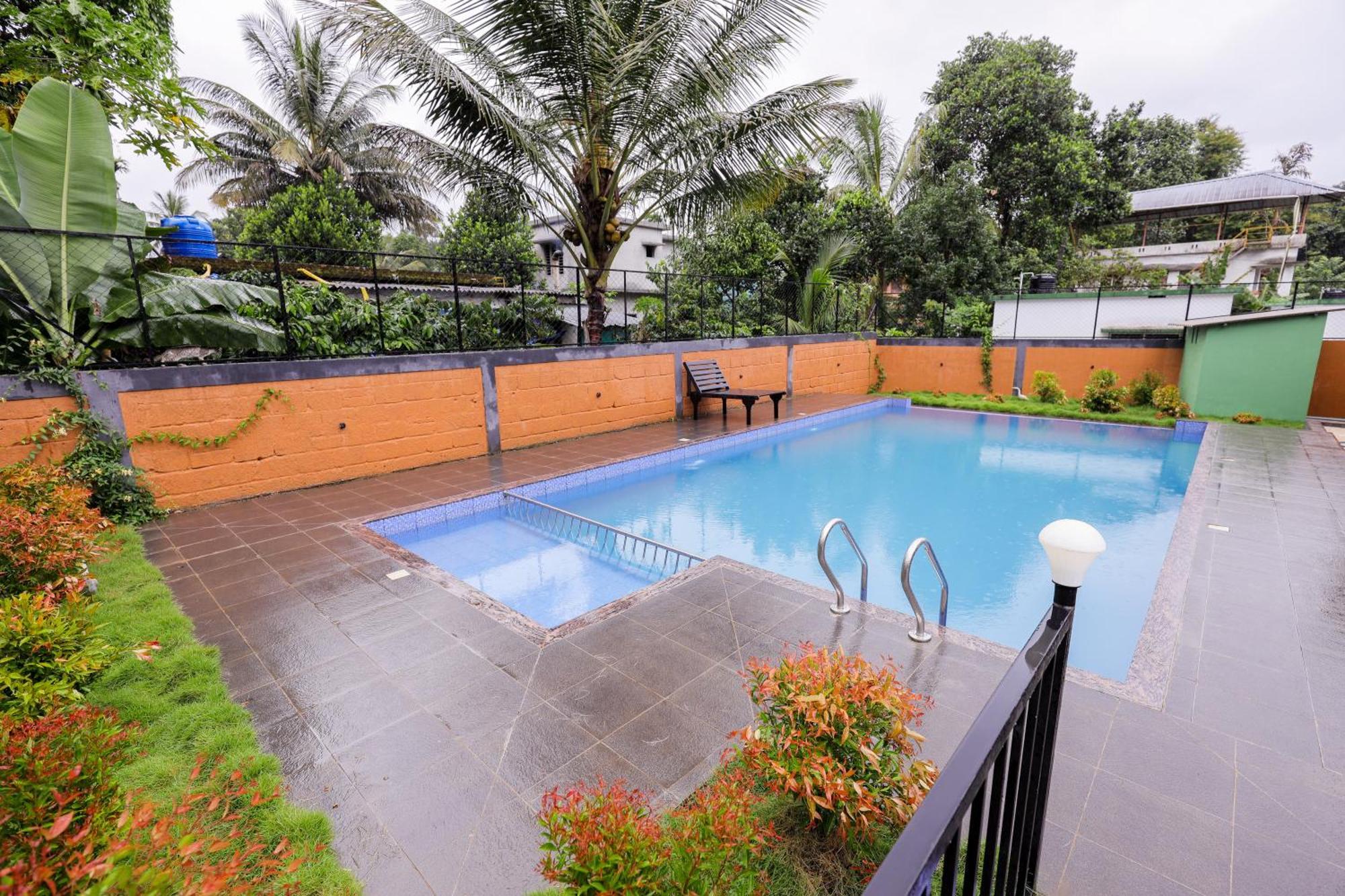 Sky Blue Homestay With Pool 비티리 외부 사진